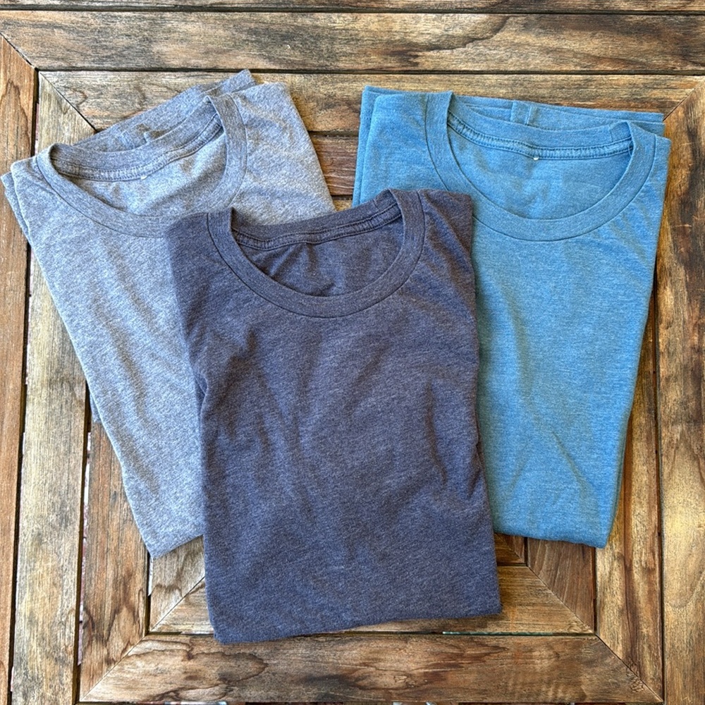 🌿 Classic Blue and Gray Men's T-Shirt Size Unknown
